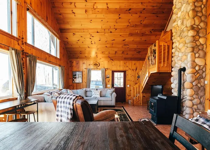 Ski Chalet W-Hot Tub, Only 3 Min To Sunday River Ski Lifts!