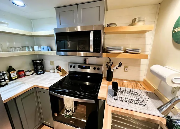 Newly Renovated & Furnished Condo, Only 3 Min To Sunday River!