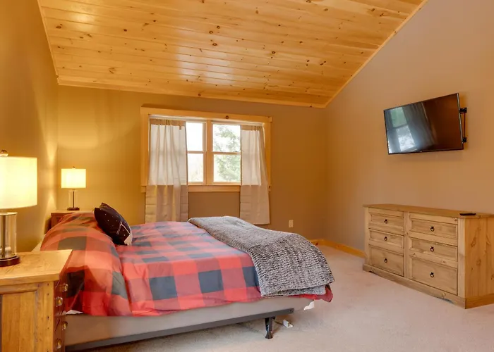 Spacious Cabin: 10 Mi To Sunday River Skiing!